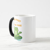 Funny Frog Yoga Cartoon Lotus Lily Pad Pose Design Verwandlungstasse (Vorderseite Links)