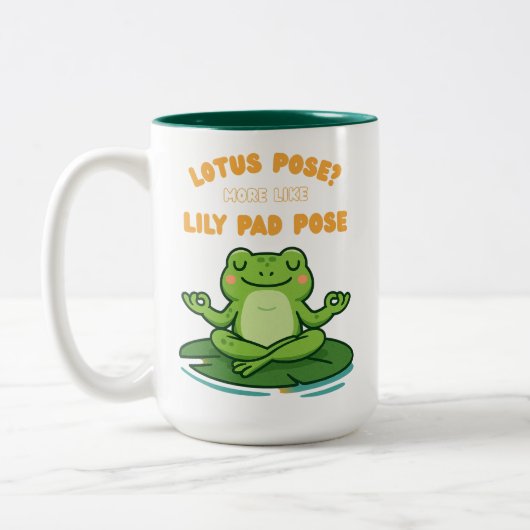 Funny Frog Yoga Cartoon Lotus Lily Pad Pose Design Zweifarbige Tasse (Links)