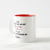 Funny Gag, ich lache, weil du meinen Bruder verhei Zweifarbige Tasse (Vorderseite Links)