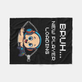 Funny Gamer Pregnancy Announcement – Bruh New Play Fleecedecke (Vorderseite (Horizontal))