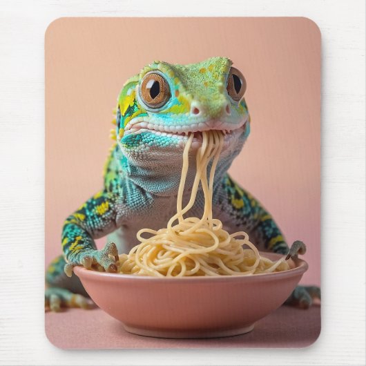 Funny Gecko Eating Spaghetti Mousepad (Vorne)