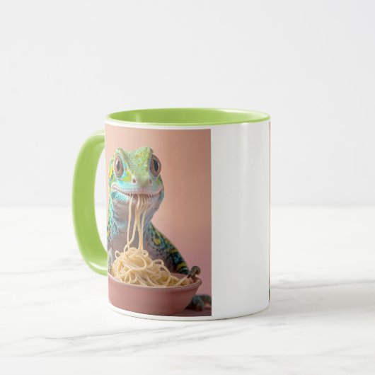 Funny Gecko Eating Spaghetti Tasse (Vorderseite Links)