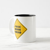 Funny gelb Stück Arbeit voraus Vorsicht Straßensch Zweifarbige Tasse (Vorderseite Links)