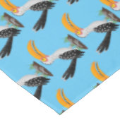 Funny Gelb Tannenvogel Safari Cartoon Tischdecke (Schrägansicht)