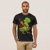 Funny German Shepherd Riding T-Rex Dinosaur T-Shirt (Vorne ganz)