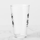 Funny gießt die Schüsse nennt die Schüsse Glas (Rechts)