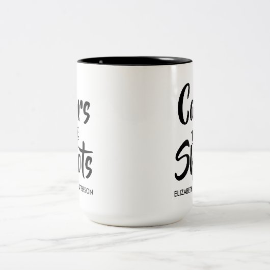 Funny gießt die Schüsse nennt die Schüsse Zweifarbige Tasse (Mittel)