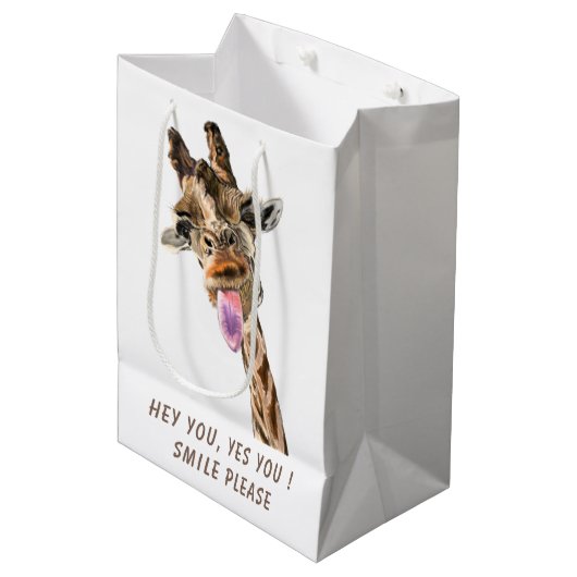 Funny Gift Bag mit spielerischer Giraffe - Lächeln Mittlere Geschenktüte (Vorderseite Schrägansicht)