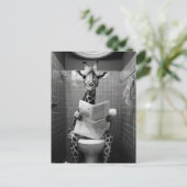 Funny Giraffe auf der Toilette Postkarte (Stehend Vorderseite)