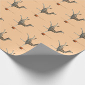 Funny Giraffe Balancing on Basketball Geschenkpapier (Ecke)