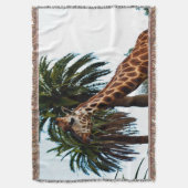 Funny Giraffe, der eine Himbeere gibt, Decke (Vorderseite Vertikal)