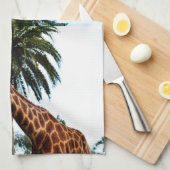 Funny Giraffe, der eine Himbeere gibt, Geschirrtuch (Viertel Falte)
