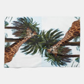 Funny Giraffe, der eine Himbeere gibt, Geschirrtuch (Horizontal)