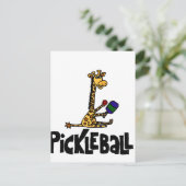 Funny Giraffe Playing Pickleball Cartoon Postkarte (Stehend Vorderseite)