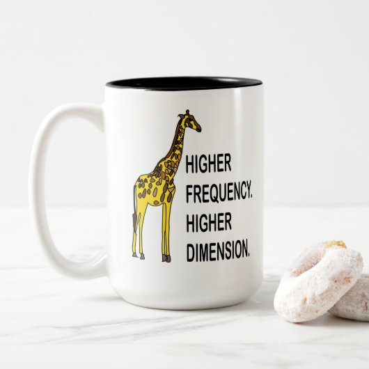 Funny Giraffe Pun Zweifarbige Tasse (Mit Donut)