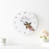 Funny Giraffe Tongue Out and Playful Wink - Fun Große Wanduhr (Zuhause)