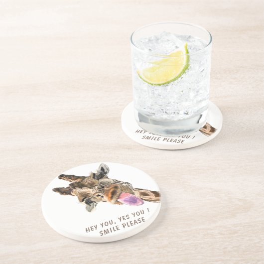 Funny Giraffe Tongue Out and Playful Wink - Lächel Getränkeuntersetzer (Seite)