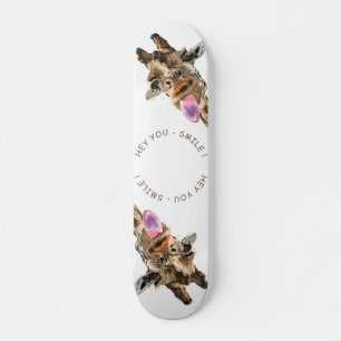 Funny Giraffe Tongue Out and Playful Wink - Spaß Skateboard