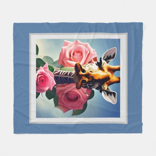 Funny Giraffe und Rose Surreal Fleecedecke (Vorderseite (Horizontal))