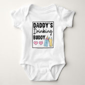 Funny Girls Daddy trinkt Kumpan Baby Strampler (Vorderseite)