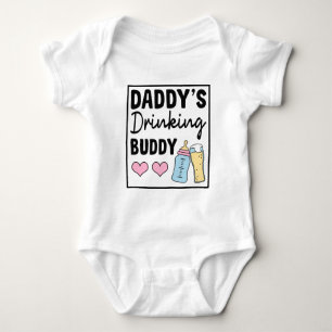 Funny Girls Daddy trinkt Kumpan Baby Strampler