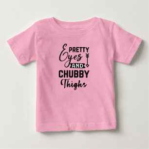 Funny Girls hübsche Augen, die von den Oberschenke Baby T-shirt