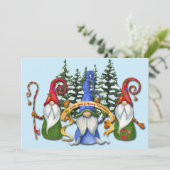 Funny Gnome Christmas wünscht Feiertagskarte (Stehend Vorderseite)