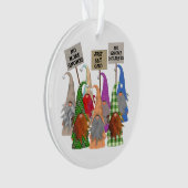 Funny Gnome Protest Weihnachten Ornament (Vorderseite)