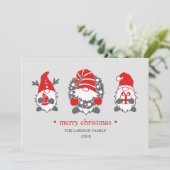 Funny Gnomes | Graues Weihnachtsfest - Foto Feiertagskarte (Stehend Vorderseite)