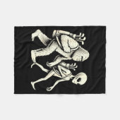 Funny Golf Bigfoot Sasquatch Alien Ufo Golfer  Fleecedecke (Vorderseite (Horizontal))