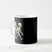 Funny Golf Bigfoot Sasquatch Alien Ufo Golfer  Kaffeetasse (Vorderseite Links)
