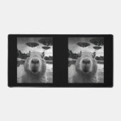 Funny Graphic Capybara Selfie mit UFOs Selfie Schreibtischunterlage (Vorderseite)