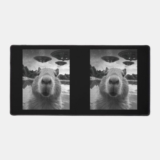Funny Graphic Capybara Selfie mit UFOs Selfie Schreibtischunterlage (Vorderseite)
