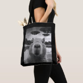 Funny Graphic Capybara Selfie mit UFOs Selfie Tasche (Von Nahem)