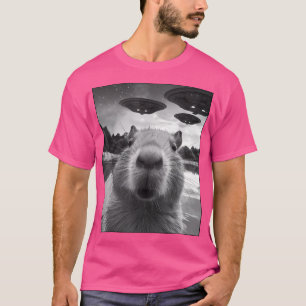 Funny Graphic Capybara Selfie mit Ufos Weird Desi T-Shirt