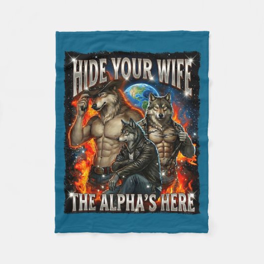 Funny Graphic Tee Hide Your Wife The Alpha Is Here Fleecedecke (Vorderseite)