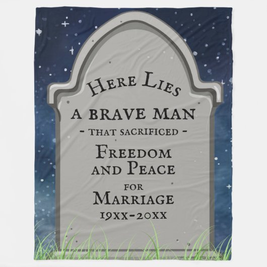 Funny Gravestone Marriage Joke Fleecedecke (Vorderseite)