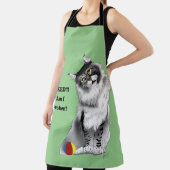 Funny Gray Maine Coon Cat repariert Schürze (InSitu)