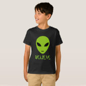 Funny green Alien Kopf in Shirt (Vorne ganz)