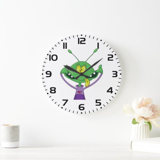 Funny Green Alien Making Silly Face Große Wanduhr (Zuhause)