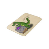 Funny Green Alligator Koch Cartoon Badematte (Schrägansicht)