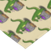 Funny Green Alligator Koch Cartoon Tischdecke (Schrägansicht)