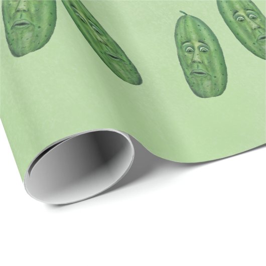 Funny Green Anthropomorphic Pickles With Faces Geschenkpapier (Rolleneckpunkt)