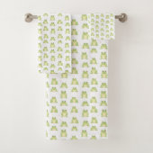 Funny green froster pattern boys name badhandtuch set (Insitu)