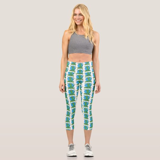 Funny green lächelnd animierte Eidechse Capri Leggings (Vorderseite)