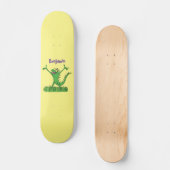 Funny green lächelnd animierte Eidechse Skateboard (Vorderseite)
