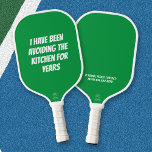 Funny Green Not in Kitchen Pickleball Paddel Pickleball Schläger<br><div class="desc">Was für ein frechendes Geschenk! Kennen Sie jemanden,  der Lieben picken,  aber nicht kochen kann? Erhältlich in verschiedenen Farben. Zögern Sie nicht,  wenn Sie Designwünsche haben. Danke für den Besuch meines Zazzle-Stores!</div>