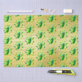 Funny Green Pickleman on Golden Background Seidenpapier (Handwerk)