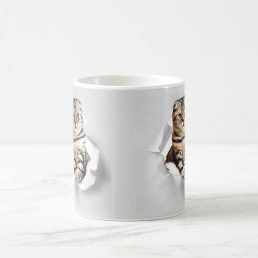 Funny Grey Cat Popping Through Torn Paper Illusion Kaffeetasse (Mittel)