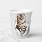 Funny Grey Cat Popping Through Torn Paper Illusion Pappbecher (Vorderseite)